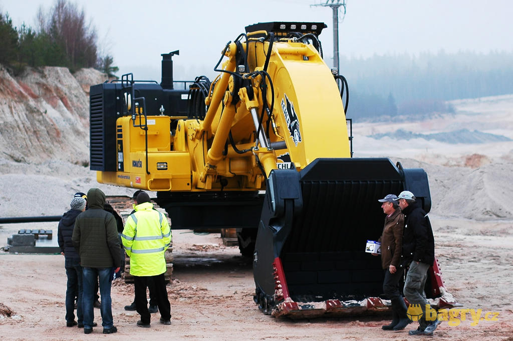 Největší rypadlo Komatsu se systémem TriPower bylo předáno do Kaznějova