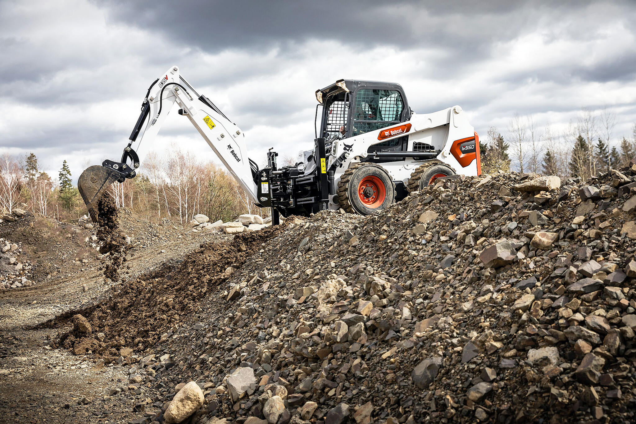 Podkop Bobcat na nakladači Bobcat S550