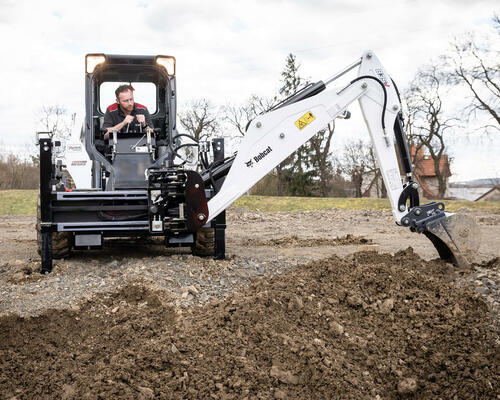 Kolový smykem řízený nakladač Bobcat S550 s novým podkopem Bobcat