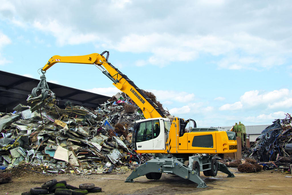 Novinka na veletrhu Bauma 2013: Stroj pro překládku materiálu LH 30 M od společnosti Liebherr