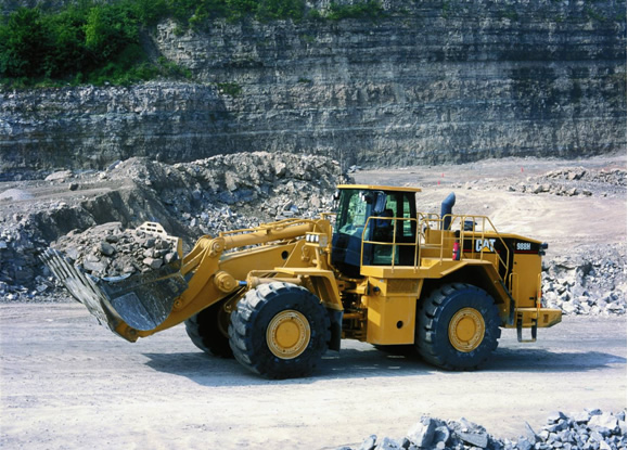 Nový kolový nakladač Caterpillar 988H v provozu Mořina