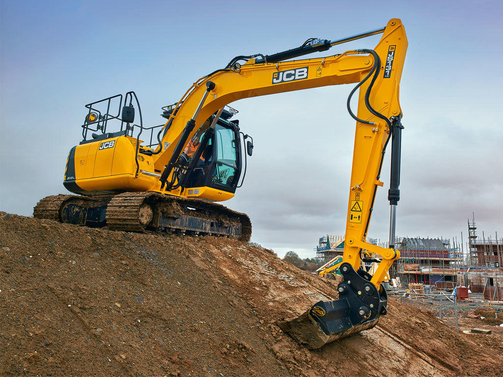 Nový model pásového rýpadla JCB – JS 131