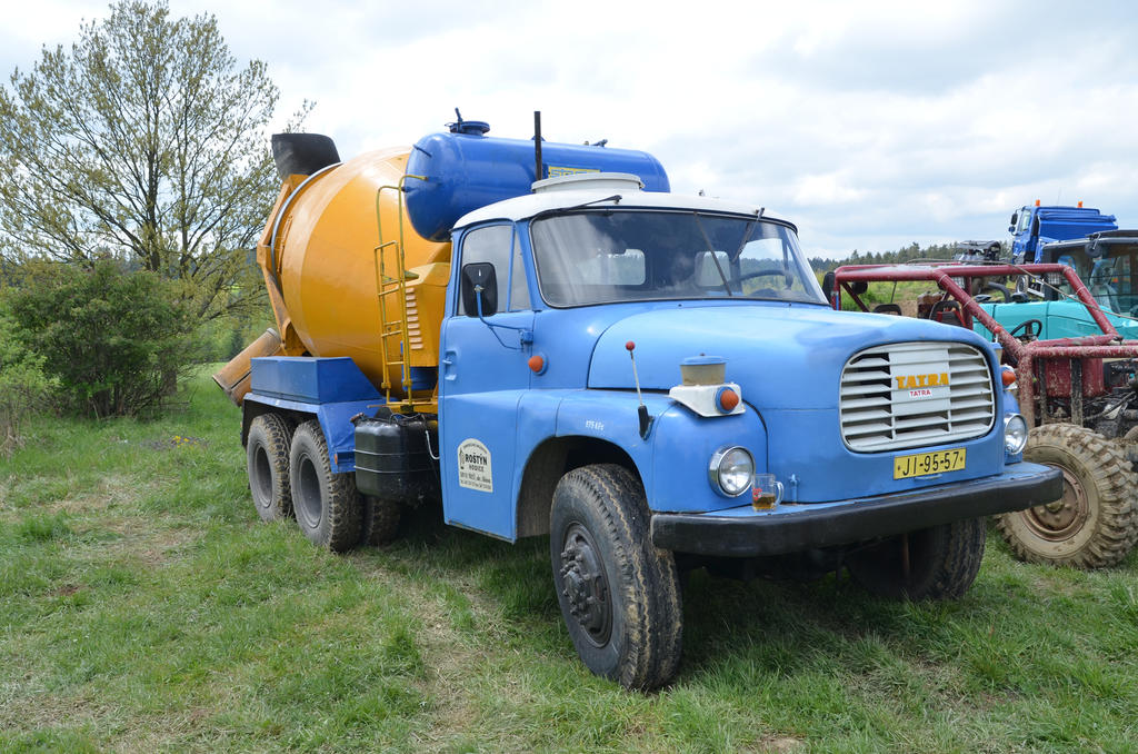 Domíchávač betonu Tatra 148