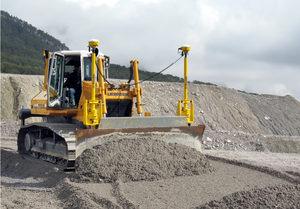 Společnost Liebherr představila na Road-Show buldozer PR 724 LGP Litronic se zabudovanou nivelací Trimble