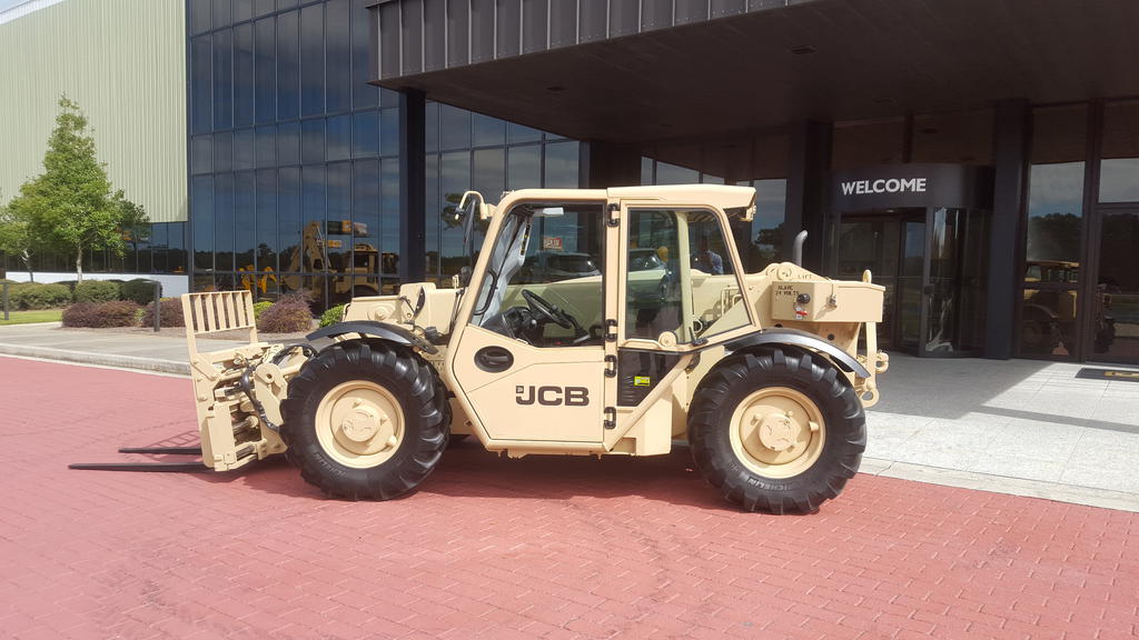 Teleskopické manipulátory JCB pro armádu Spojených států amerických
